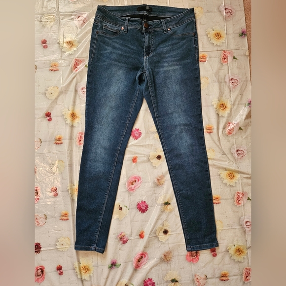 1822 Denim Denim - 1822 'Butter' Denim Blue Jeggings  8/29